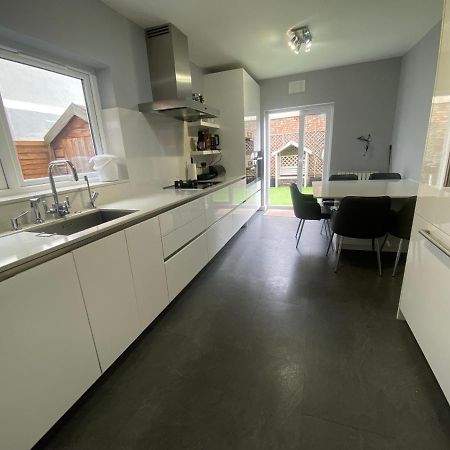 Private Rooms In Excellent Family House ,Zone 2 Londres Exterior foto