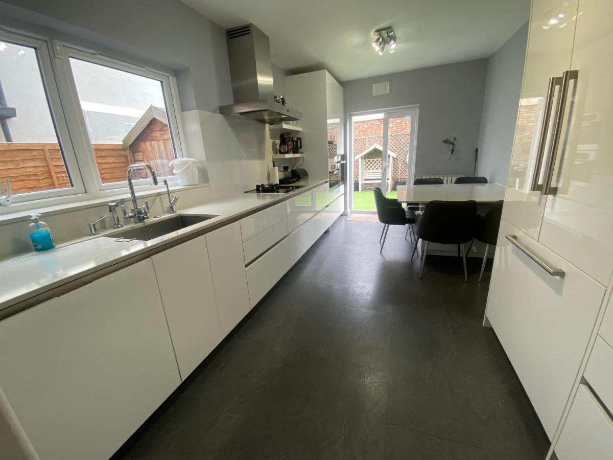 Private Rooms In Excellent Family House ,Zone 2 Londres Exterior foto